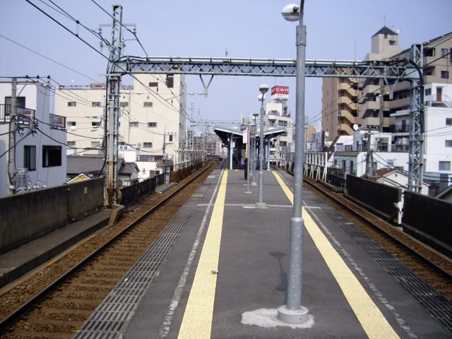 Koganecho station Platform.jpg
